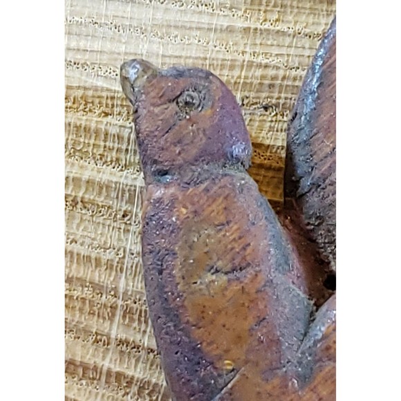 Vintage Unsigned Hand Carved, Hand Painted Wood Bird In Flight Pin/Brooch - Picture 8 of 10